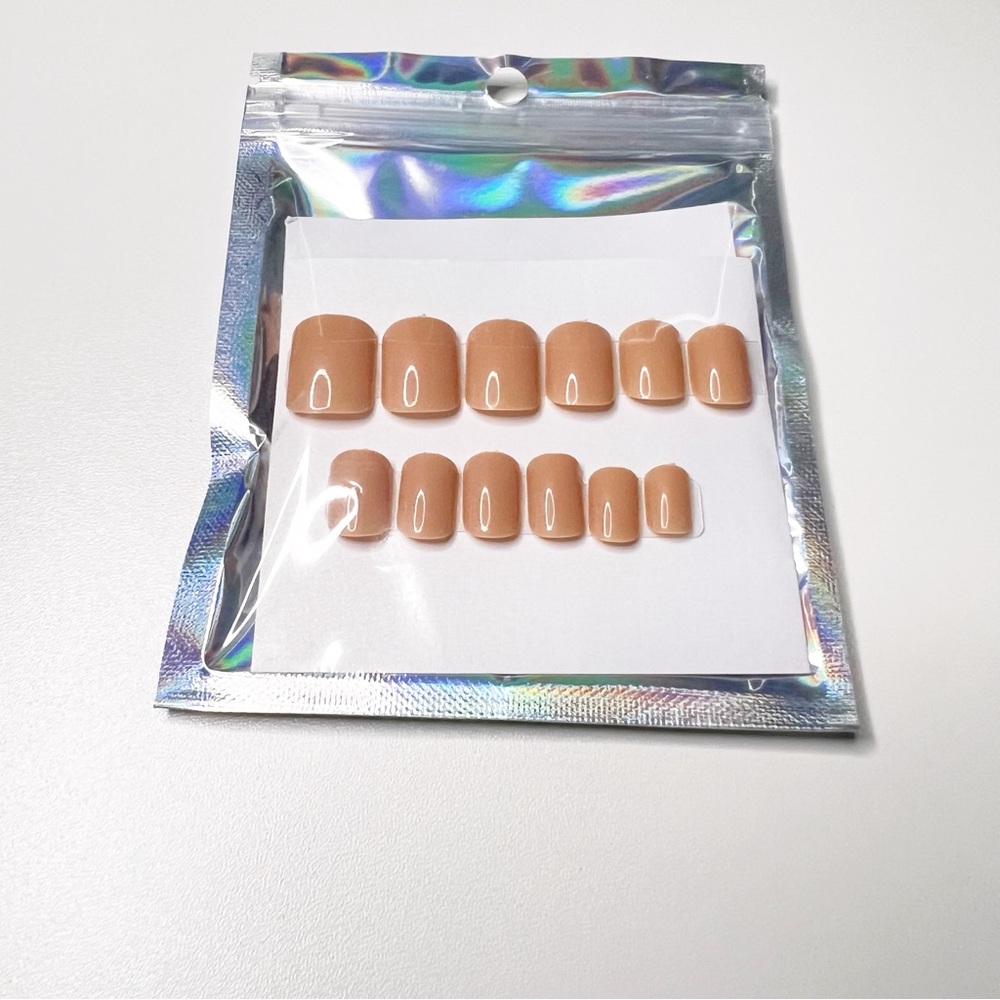 24pc Nude Caramel Gloss Press-On Nails | Short Square